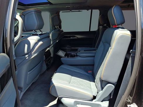 Used 2023 Jeep Grand Wagoneer L Series III AWD/4WD image 7