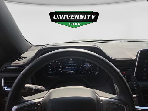Used 2024 Chevrolet Suburban Z71 w/ Luxury Package AWD/4WD image 10