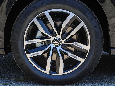 Used 2025 Volkswagen Jetta SE FWD image 10