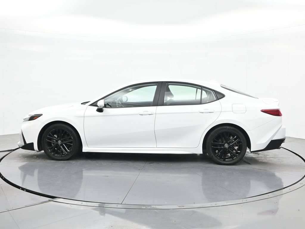 Used 2025 Toyota Camry SE FWD image 8