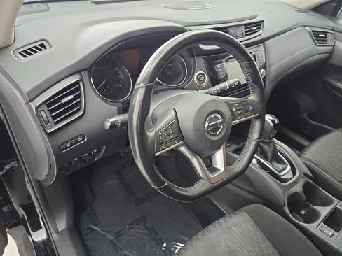 Certified 2019 Nissan Rogue SV w/ Sun & Sound Touring Package image 16