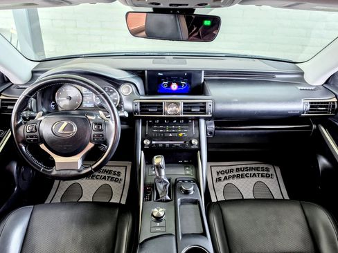 Used 2017 Lexus IS 200t w/ Premium Package RWD image 9