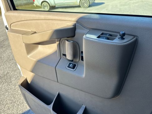 New 2025 Chevrolet Express 2500 image 31