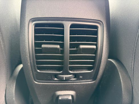 Used 2019 Ford Escape SE FWD image 32