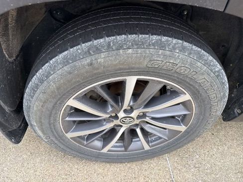 Used 2019 Toyota Highlander XLE AWD/4WD image 9