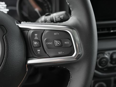 Used 2025 Jeep Wrangler Unlimited Sahara AWD/4WD image 20