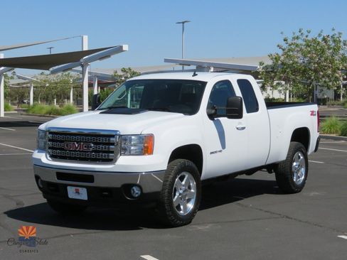 Used 2013 GMC Sierra 2500 SLT w/ SLT Convenience Package AWD/4WD image 4