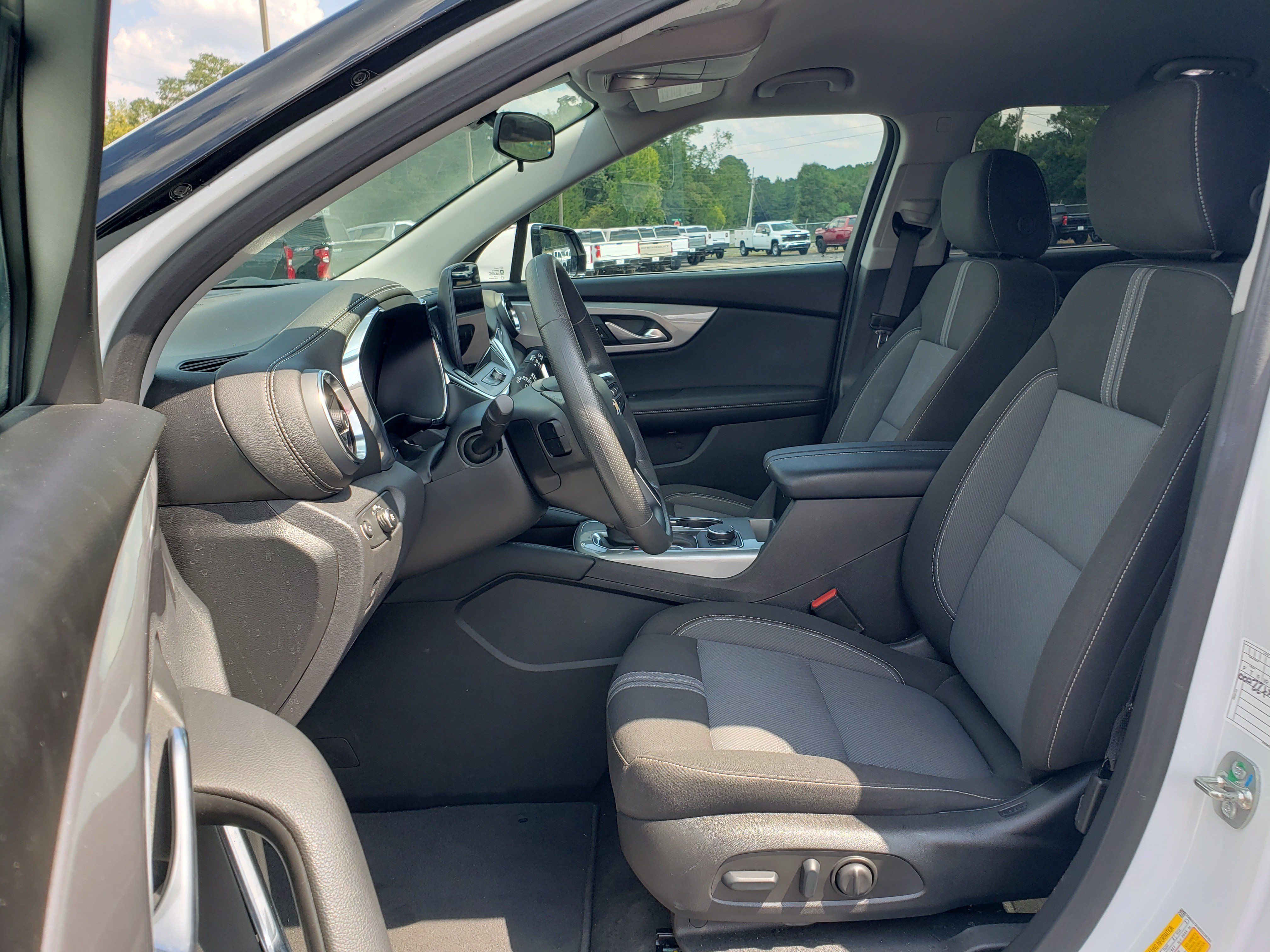 Used 2025 Chevrolet Blazer LT FWD image 26