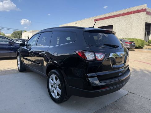 Used 2016 Chevrolet Traverse LT w/ Style and Technology Package FWD image 4