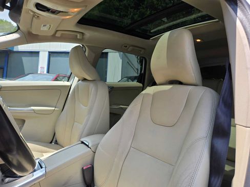 Used 2016 Volvo XC60 T5 Premier w/ Proximity Package FWD image 21