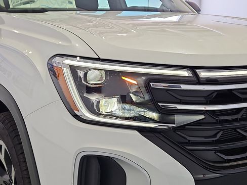 New 2026 Volkswagen Atlas Peak Edition AWD/4WD image 8