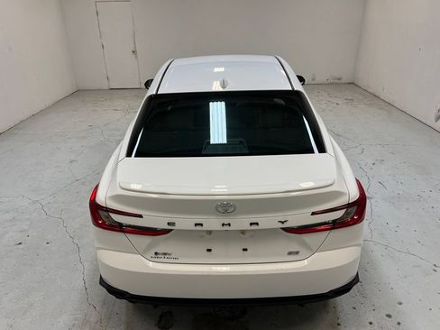 Used 2025 Toyota Camry SE FWD image 4