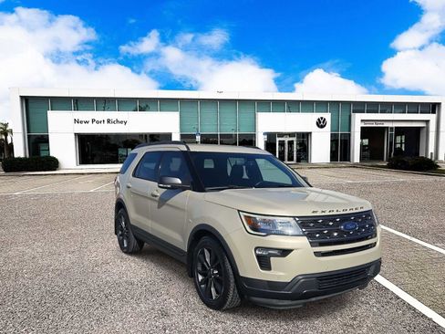 Used 2018 Ford Explorer XLT w/ Equipment Group 202A image 2