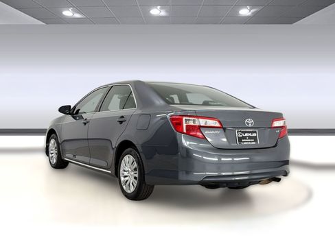 Used 2013 Toyota Camry LE image 3