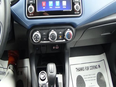 Used 2025 Nissan Versa SV FWD image 23