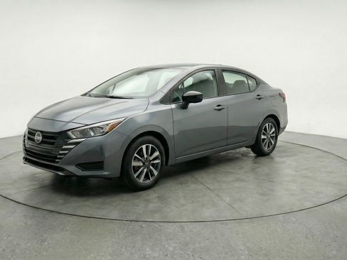 Used 2025 Nissan Versa SV image 2