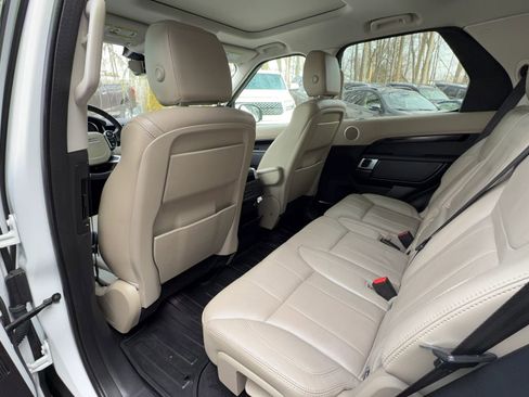 Used 2017 Land Rover Discovery SE image 20