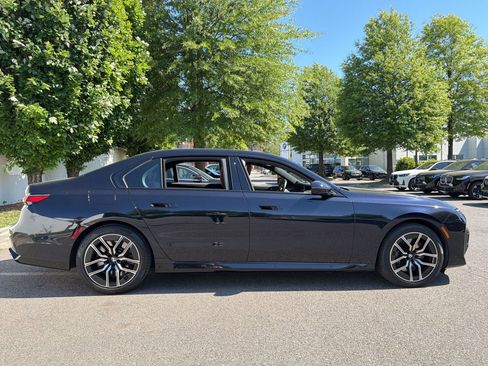 Used 2023 BMW 760i xDrive w/ Luxury Rear Seating Package AWD/4WD image 6