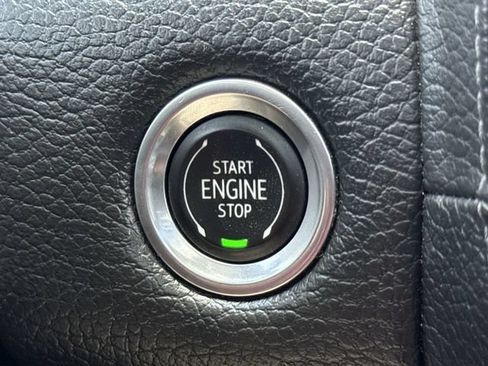 Used 2021 GMC Yukon XL Denali w/ Denali Premium Package AWD/4WD image 17