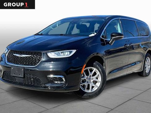 Used 2023 Chrysler Pacifica Touring-L image 1