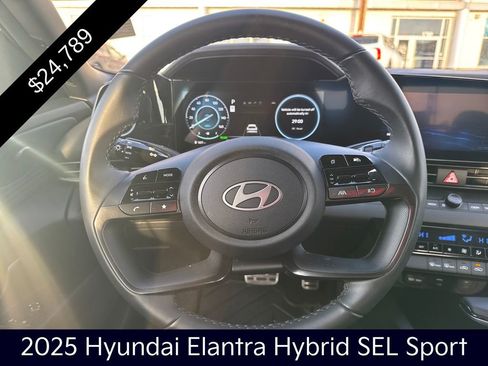 Used 2025 Hyundai Elantra SEL image 14