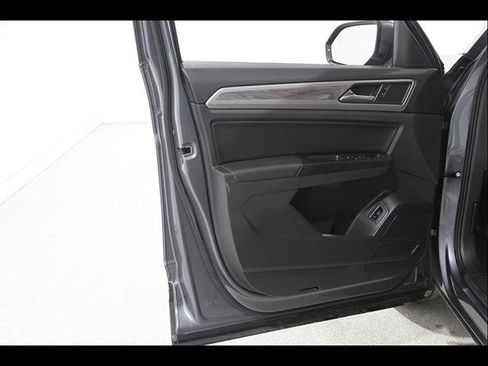 Certified 2020 Volkswagen Atlas Cross Sport SE AWD/4WD image 4