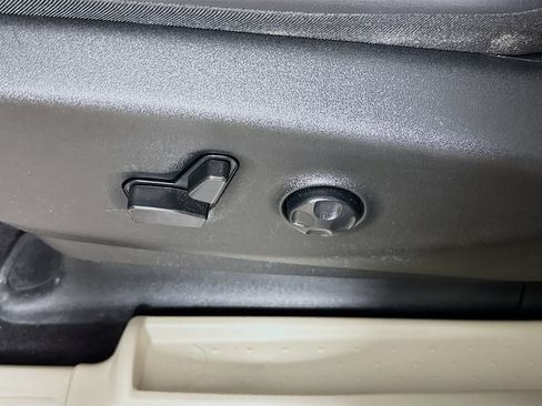 Used 2023 Chrysler Pacifica Touring-L FWD image 22