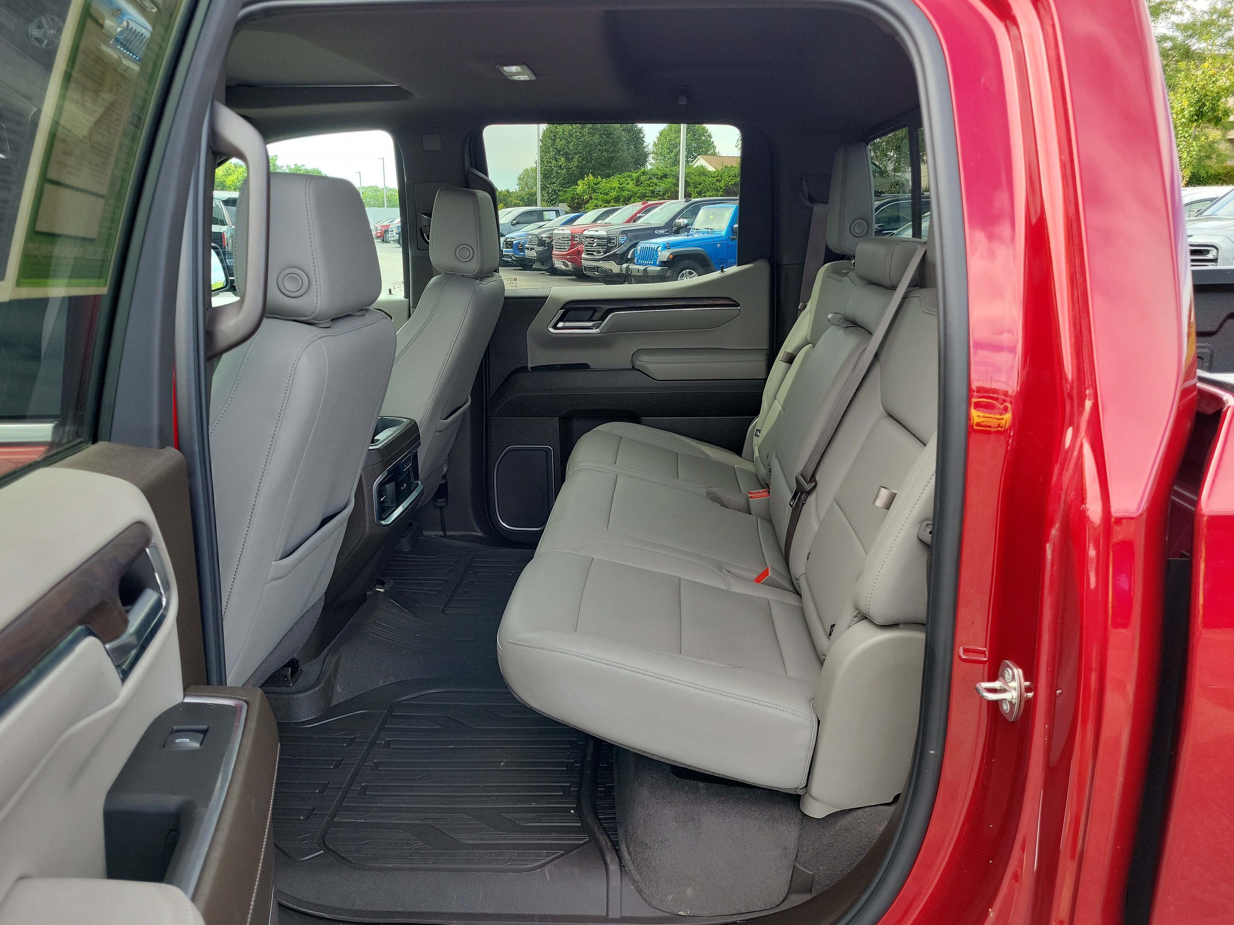 Used 2024 GMC Sierra 1500 SLT w/ SLT Premium Plus Package AWD/4WD image 11