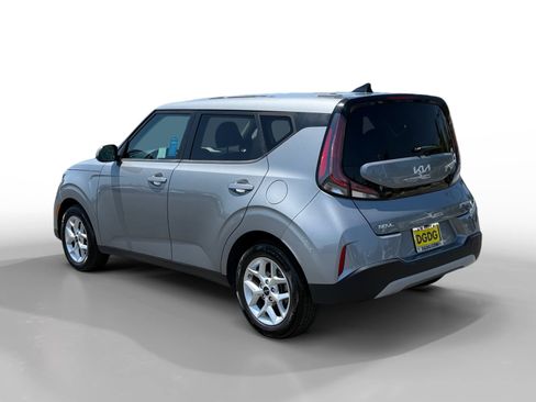 Used 2024 Kia Soul LX w/ Option Group 015 FWD image 3