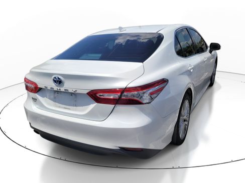 Used 2020 Toyota Camry XLE FWD image 7
