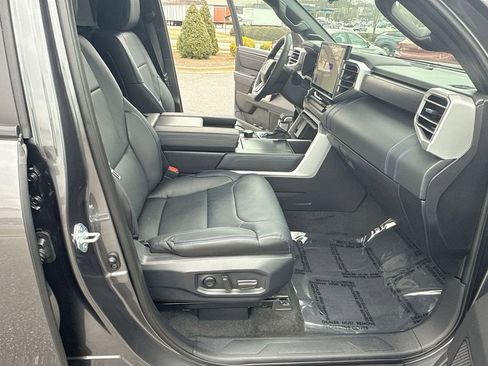 Used 2025 Toyota Sequoia Platinum image 28