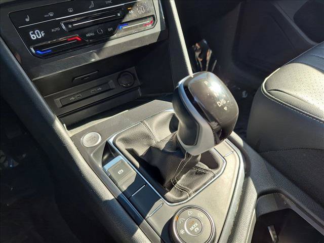 Used 2024 Volkswagen Tiguan SE AWD/4WD image 12