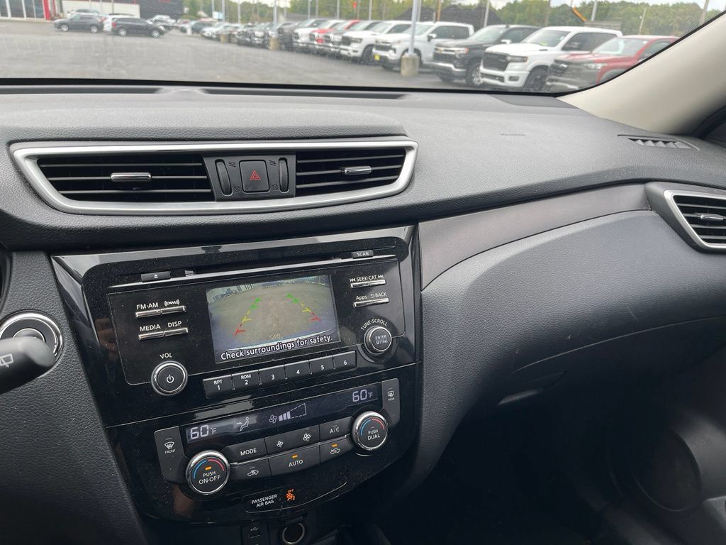 Used 2015 Nissan Rogue SV AWD/4WD image 11