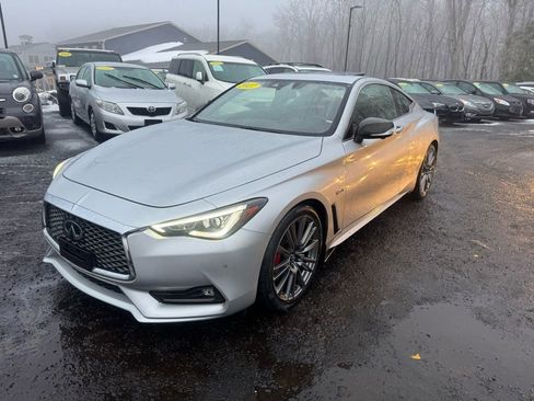 Used 2017 INFINITI Q60 Red Sport 400 image 3