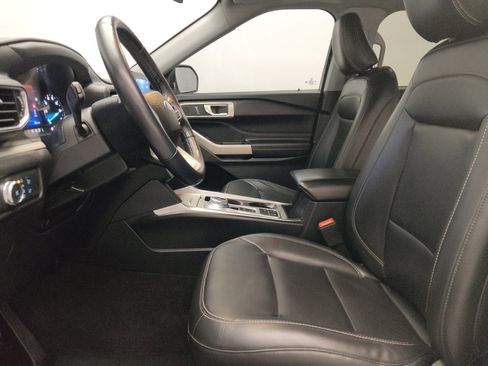 Used 2022 Ford Explorer XLT w/ Equipment Group 202A RWD image 17