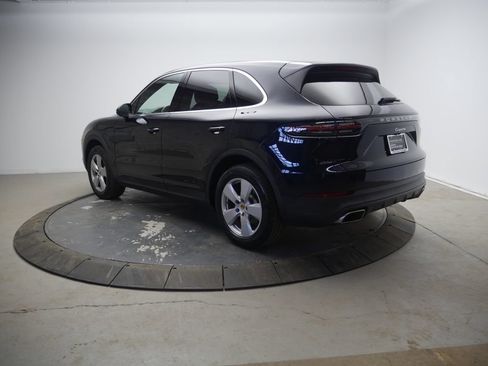 Used 2023 Porsche Cayenne AWD/4WD image 3