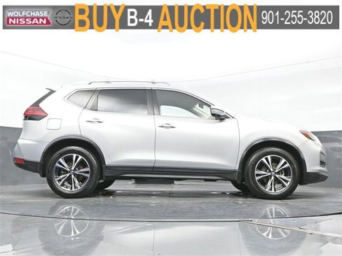 Used 2020 Nissan Rogue SV w/ Premium Package image 28