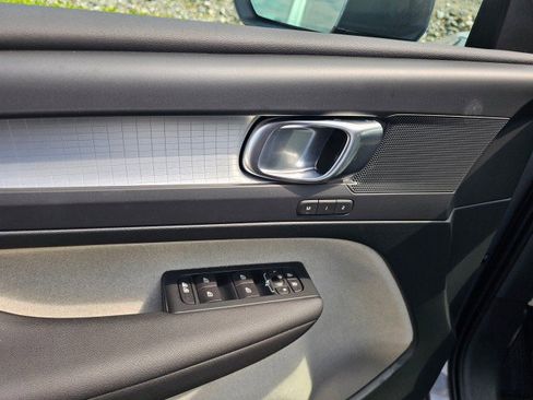 Used 2019 Volvo XC40 T5 Momentum image 27