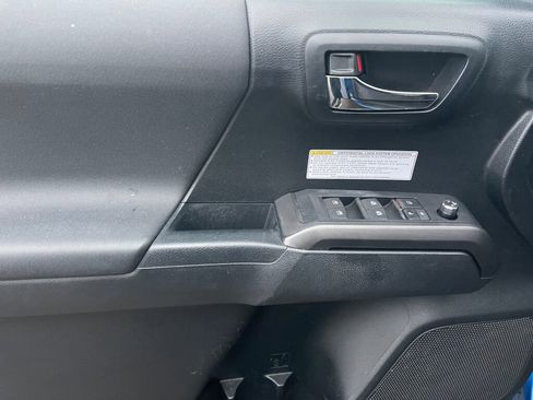 Used 2016 Toyota Tacoma TRD Off-Road w/ Towing Package image 6