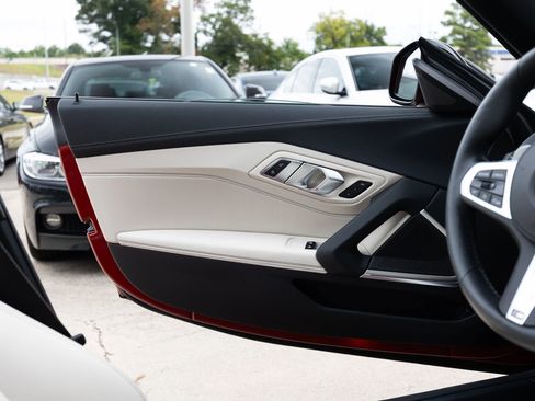 Used 2022 BMW Z4 sDrive30i w/ M Sport Package image 37