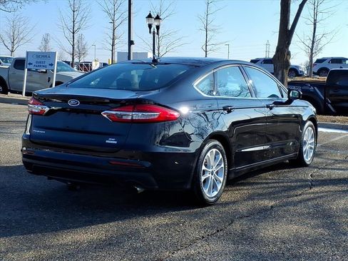 Certified 2019 Ford Fusion SE image 4