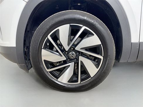 Used 2024 Volkswagen Atlas SE image 32