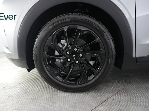 Used 2027 Chevrolet Bolt RS w/ Technology Package FWD image 19