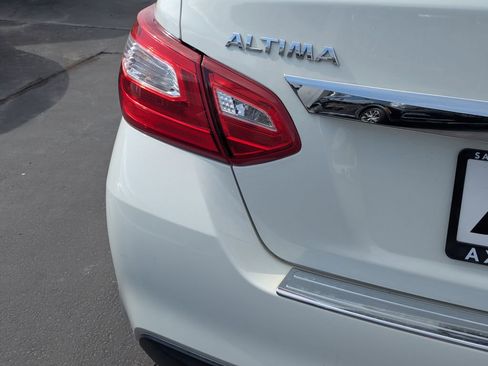 Used 2017 Nissan Altima 2.5 S w/ Power Driver Seat Package FWD image 5