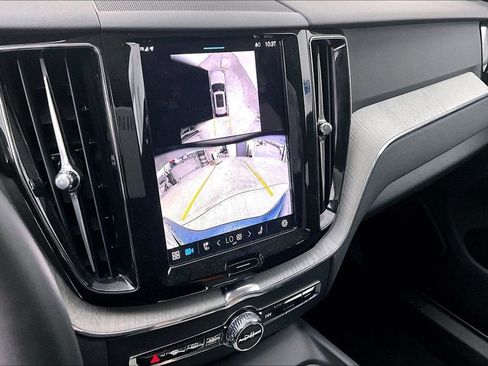 Certified 2025 Volvo XC60 B5 Plus image 30