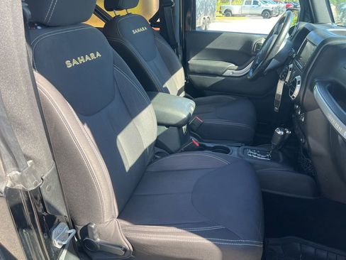 Used 2015 Jeep Wrangler Sahara w/ Connectivity Group AWD/4WD image 32