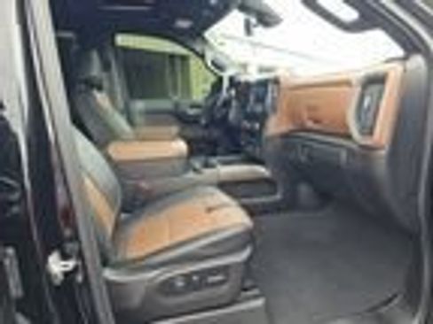 Used 2022 Chevrolet Silverado 1500 High Country w/ Technology Package AWD/4WD image 6