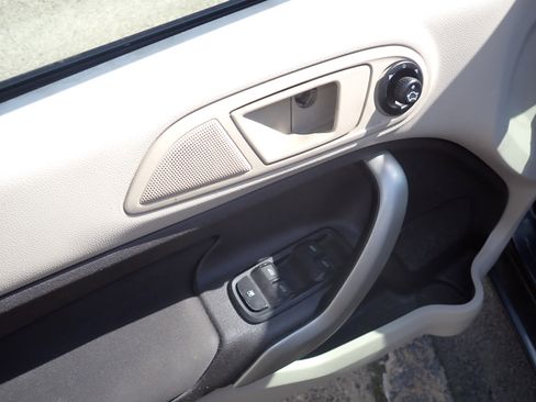 Used 2011 Ford Fiesta SE w/ 201A Rapid Spec Order Code image 13