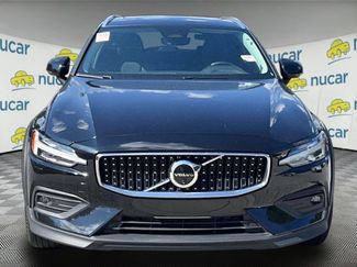 Used 2025 Volvo V60 B5 Cross Country Plus AWD/4WD video 2