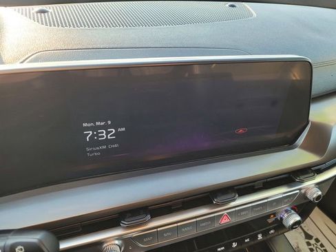 Used 2024 Kia Telluride LX image 11